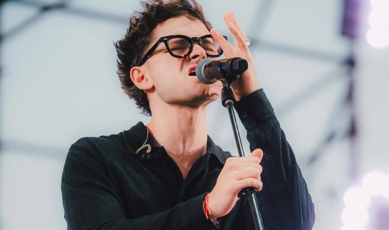 El artista peruano inicia una nueva etapa creativa tras presentarse junto a Axel y cerrar el Ya Toca Fest en Arequipa.