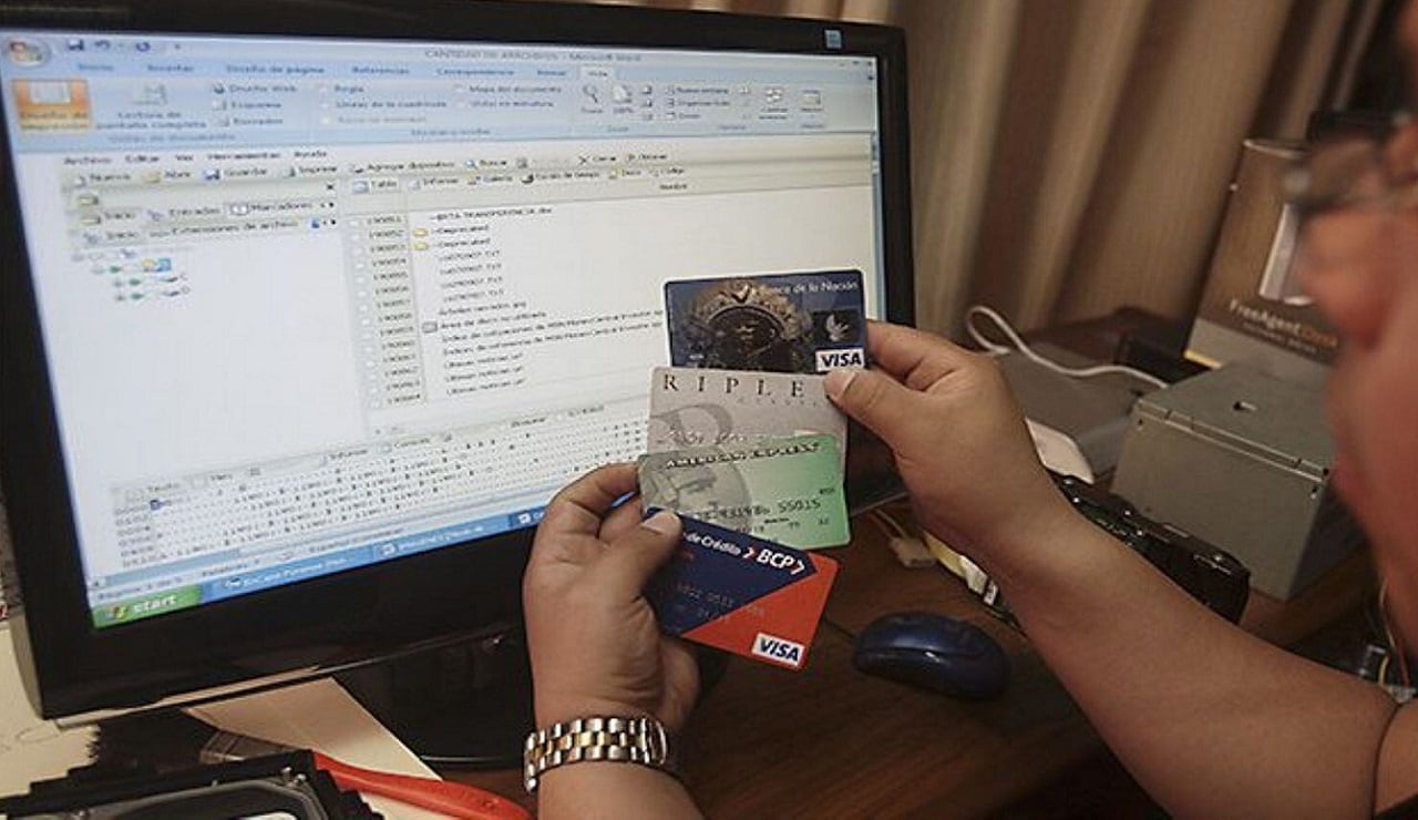 Carlos Yalta propone reforzar la Ley 32209 y extender la medida a los fondos transferidos a otras cuentas o billeteras digitales