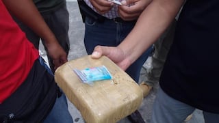 Detienen a dos personas transportando 2 kilos de cocaína