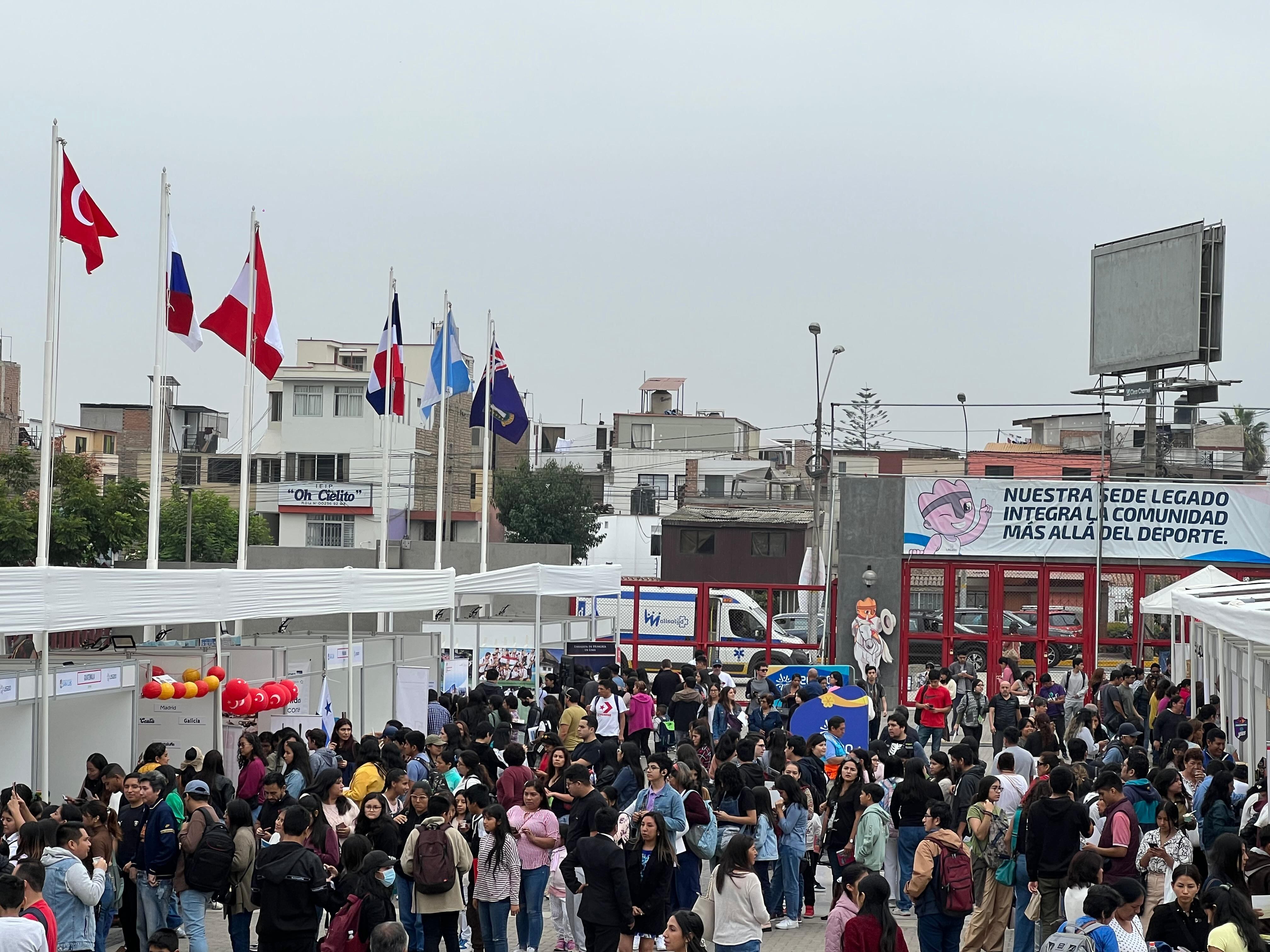 San Luis albergará la Gran Feria de Embajadas 2025, un evento gratuito con más de 30 países participantes. Habrá becas, gastronomía, talleres y espectáculos culturales para estudiantes, jóvenes profesionales y público general.