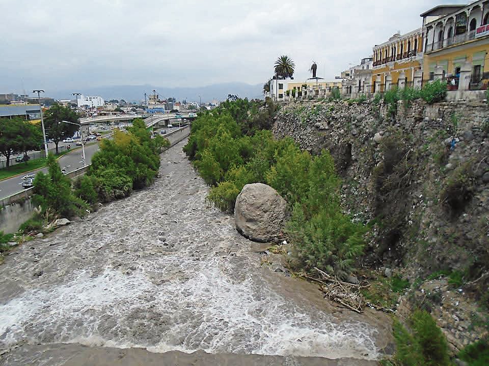 Contaminación llega al río Chili.