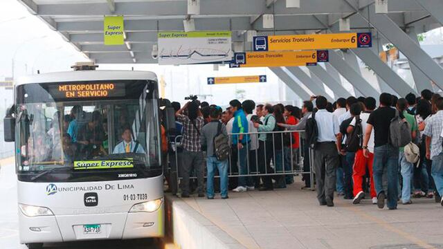 Usuarios toman vía de El Metropolitano en protesta por falta de buses