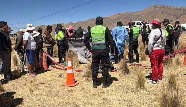 Puno: Chofer falleció tras aparatoso despiste y vuelco de un vehículo en una curva