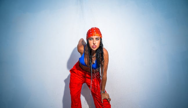 La cantautora peruana inicia una nueva etapa como artista independiente con un disco de 17 canciones escritas por ella. El espectáculo se realizará el 3 de diciembre en el Centro de Convenciones Leguía y contará con banda en vivo.