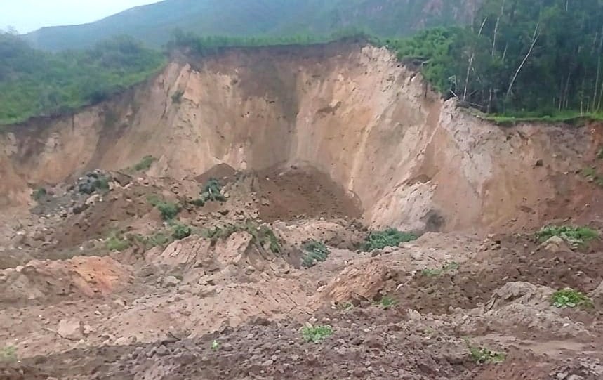 Deslizamiento en Huaynacotas, en la provincia de La Unión. Foto: COER.