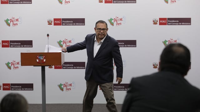 Alberto Otárola presentó su renuncia al cargo tras audios con Yaziré Pinedo y culpa a Martín Vizcarra