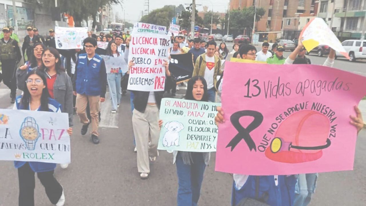 Estudiantes de la Universidad Nacional de Trujillo piden paz.