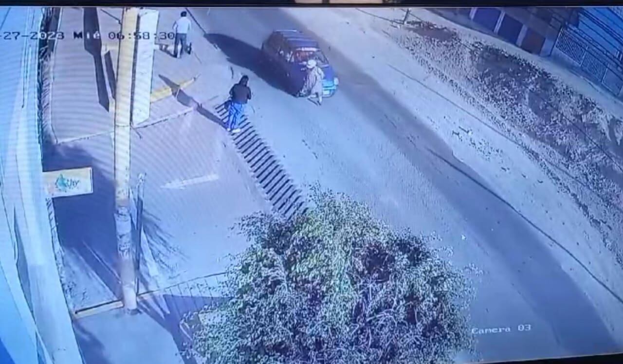 Las cámaras de seguridad captaron el instante que la mujer fue atropellada (Foto: Difusión)