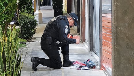 Trujillo: Dejan explosivo, arreglo floral y exigen S/ 100 mil