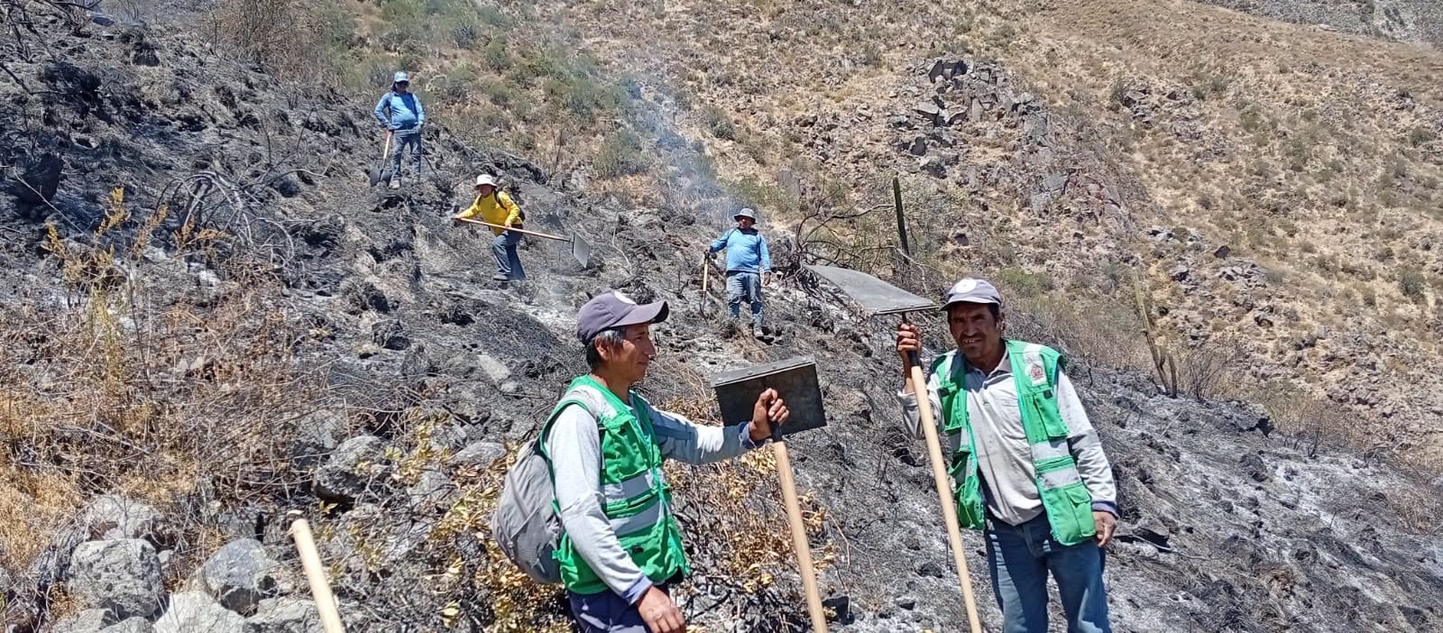 Fueron 36 personas que ayudaron a controlar el fuego