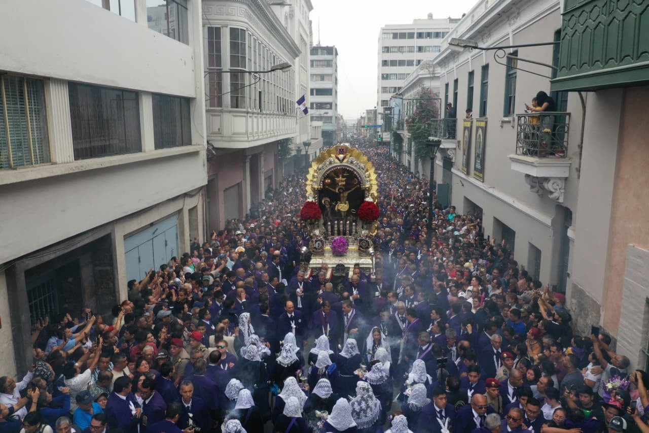 El Cristo Moreno inicia su tercer recorrido procesional desde la iglesia del Carmen, en Barrios Altos, con visitas a los hospitales Dos de Mayo y Guillermo Almenara, además de un homenaje en el Palacio de Justicia, antes de regresar al Santuario de las Nazarenas.
