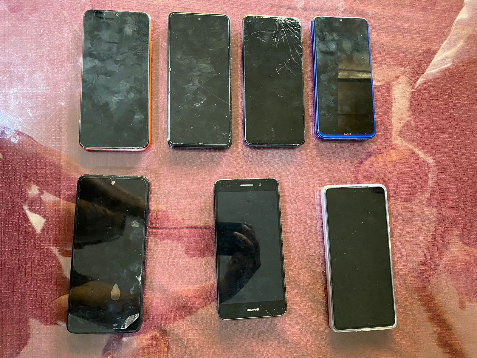 Celulares hallados por la Policía en intervención a presunto delincuente. (Foto: Difusión)