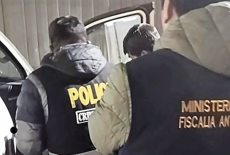 Arequipa: Detienen a dos policías acusados de pedir mil 400 soles a una pareja para no intervenirlos