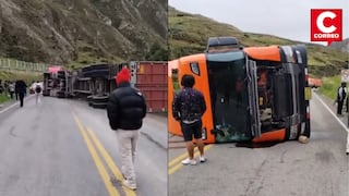 Camión vuelca y bloquea la Carretera Central en Jauja