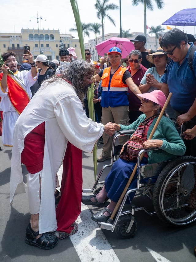 Domingo de Ramos: fieles y el Cristo Cholo recorren la Catedral y Plaza de Armas de Lima. (Fotos: Paloma del Solar/GEC)