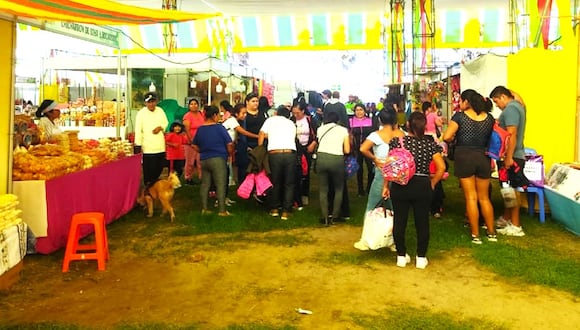 Actividad se desarrolla en el Vivero Forestal de Chimbote, donde se han instalado más de 300 stands para la venta de artesanías, prendas de vestir, comida, entre otros.