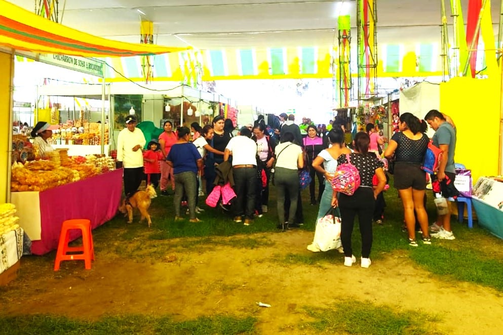 Actividad se desarrolla en el Vivero Forestal de Chimbote, donde se han instalado más de 300 stands para la venta de artesanías, prendas de vestir, comida, entre otros.