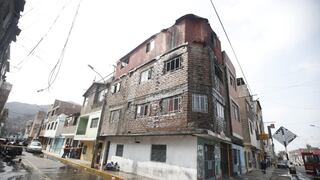 El Agustino: Incendio consume inmueble de 4 pisos en la avenida Riva Agüero