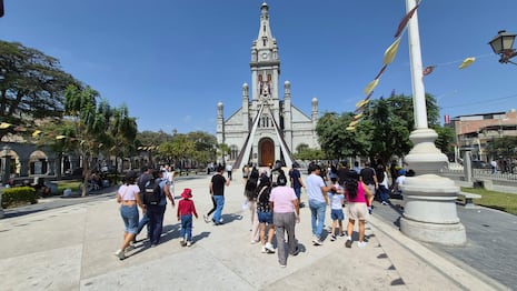 Ica: masivo turismo visitó el santuario del Señor de Luren durante el feriado largo