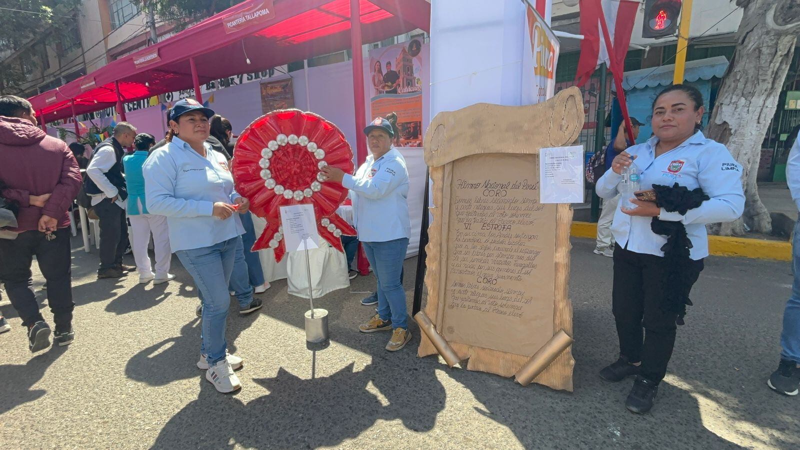 Elaboran símbolos patrios con material reciclado en Piura