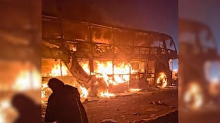 Pasajeros salvan de morir en bus que se incendió en ruta Tacna-Arequipa (VIDEO)