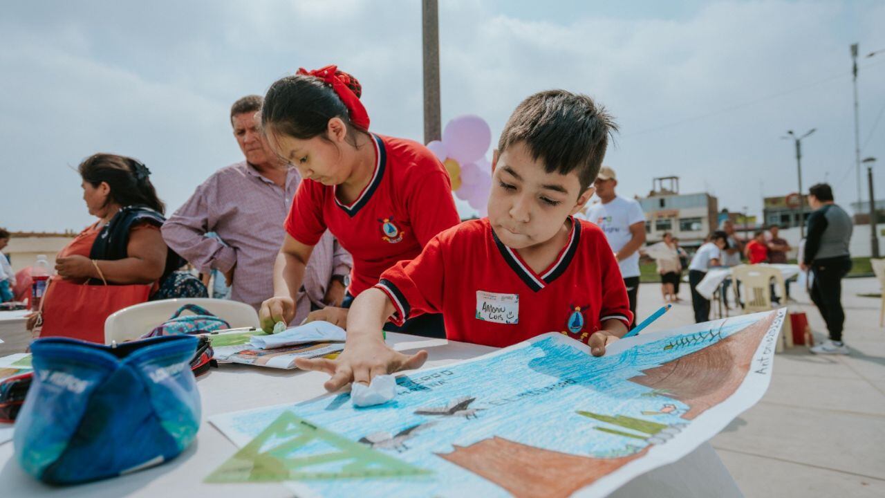 Representaron a 12 instituciones educativas del centro poblado El Milagro y plasmaron toda su creatividad en torno a temáticas como la limpieza y cuidado del medioambiente, preservación de la flora y fauna e identidad cultural.