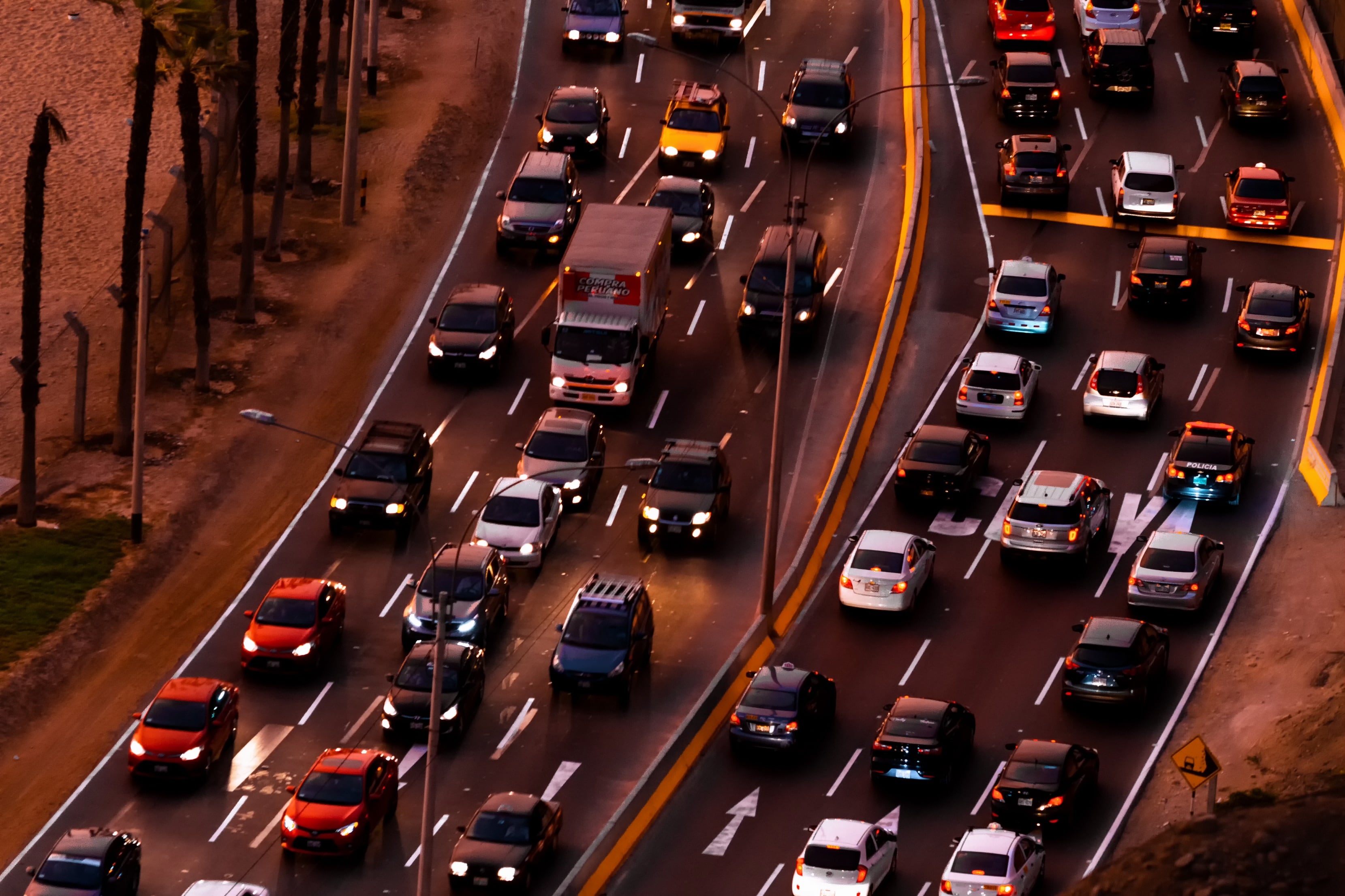 Según estadísticas locales, una persona pierde 68 horas al año en el tráfico.