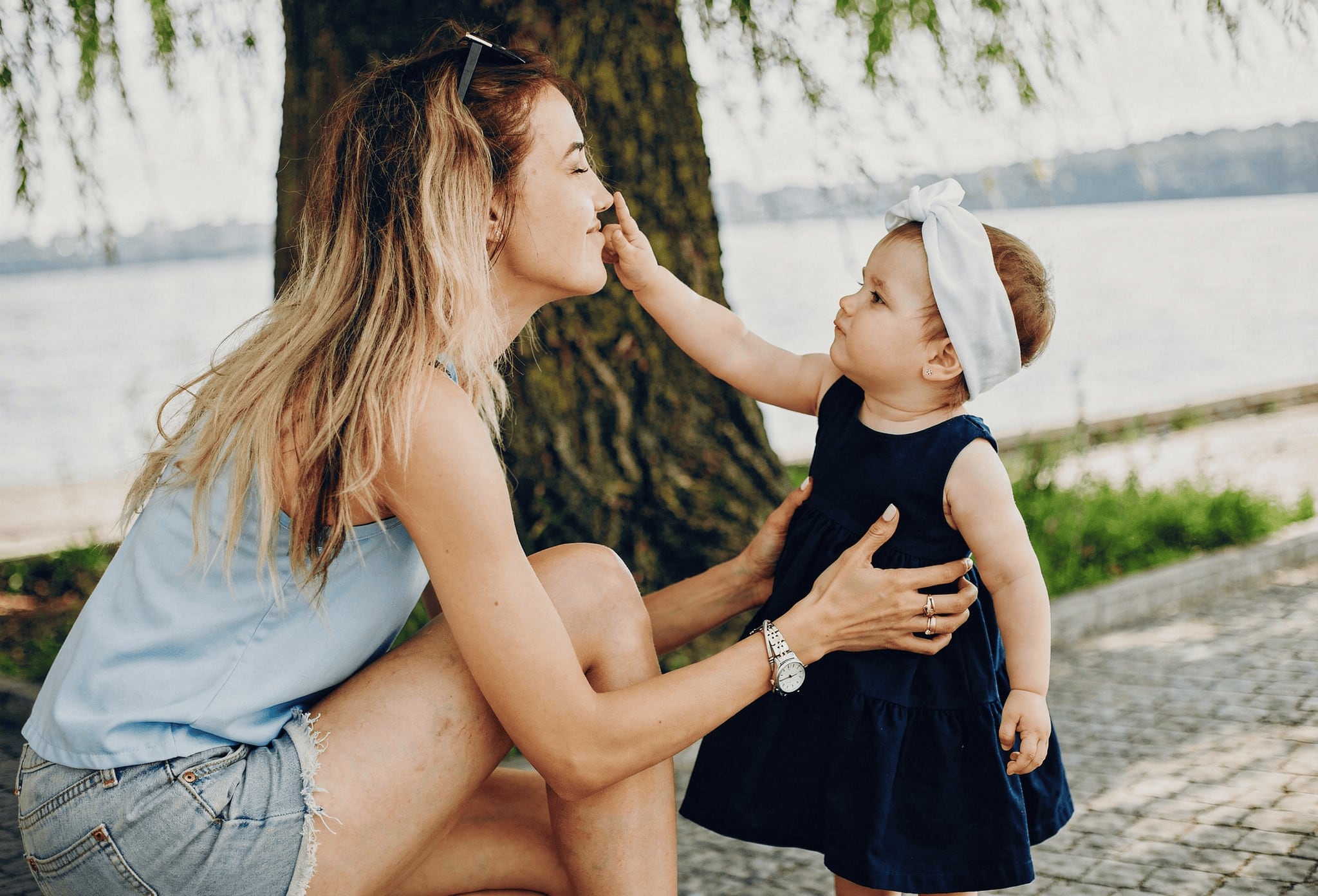 El calor, el sudor y la radiación solar elevan los riesgos dermatológicos en los más pequeños, advierten especialistas.