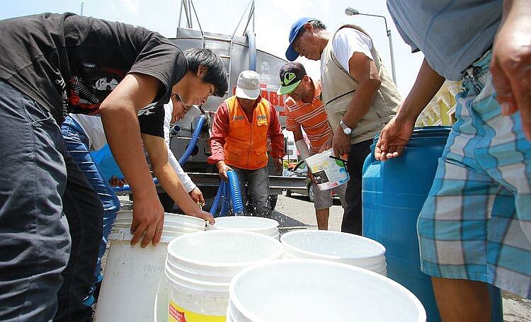 Sin servicio. Sedapar emplea 67 unidades para tratar de abastecer de agua potable a las familias en Arequipa. (FOTO: GEC)