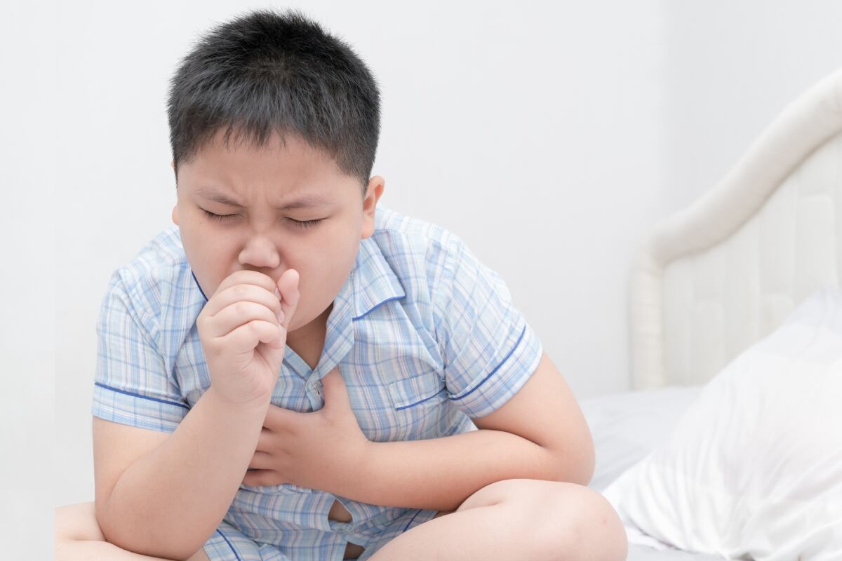 Durante el invierno, la tos es una causa frecuente de consulta pediátrica. Una especialista explica qué síntomas deben alertar a los padres y cuándo es necesario acudir a emergencias.