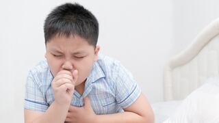 Tos persistente en niños: ¿Cuándo acudir al médico y qué signos observar?