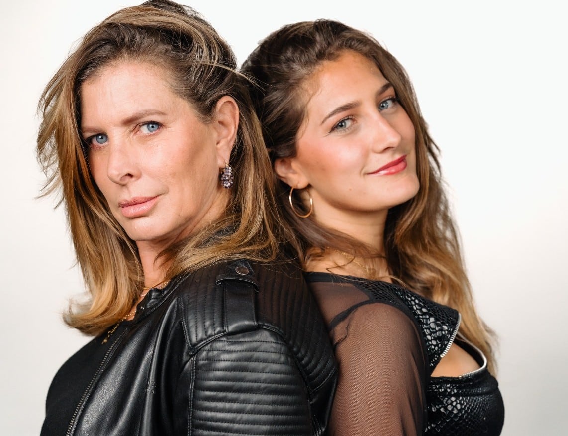 Leslie Stewart y su hija Ariana Rifai apuestan por un espacio que combina cercanía y contenido útil desde dos miradas generacionales distintas. Desde todas las redes sociales.