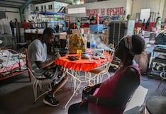 Nueve familias sobreviven desde hace casi tres años en un gimnasio convertido en albergue en Cuba