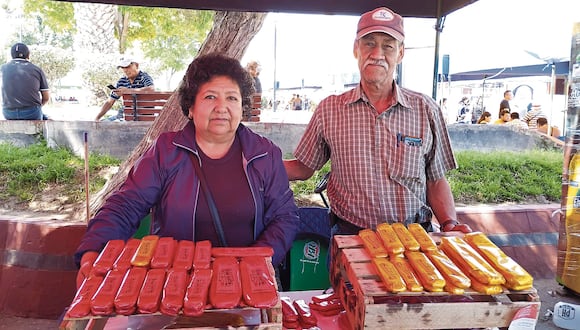 La familia Hidalgo lleva cuatro generaciones preparando la melcocha en la ciudad de Tacna. (Foto: GEC)