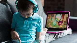 ¿Tu hijo pasa mucho tiempo frente a pantallas? Estas señales pueden alertarte