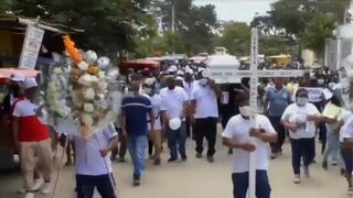 Piura: Decenas sepultan a padre que fue asesinado en una fiesta en Paita