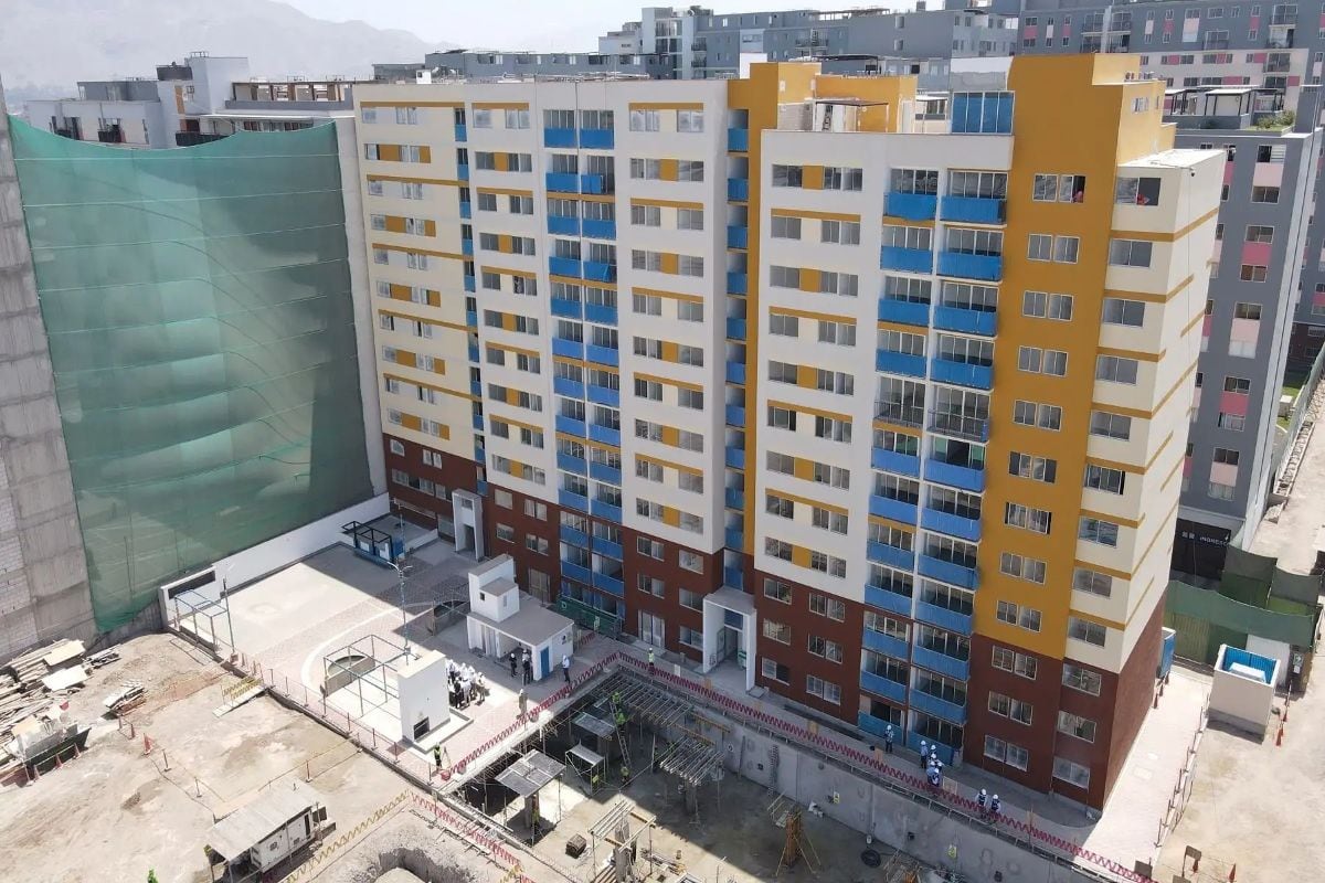 El acceso a la vivienda propia se facilita con diferentes programas que tiene el Estado, sustentados con el Fondo Mivivienda, que permite acceder a créditos especiales y bonos familiares. Foto: Andina.