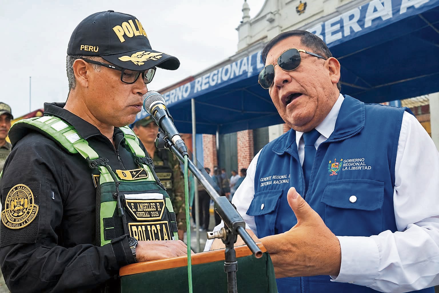 Esas fueron las sugerencias que le hizo el gerente de Defensa Nacional del GORE La Libertad al nuevo jefe de la Policía en esta región, Eric Ángeles Puente. Lo instó a realizar visitas inopinadas en unidades especializadas y comisarías, para verificar que el personal cumpla con su servicio.