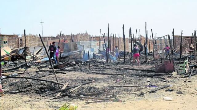 Incendio arrasa con 16 viviendas en Sullana y Sechura, en Piura