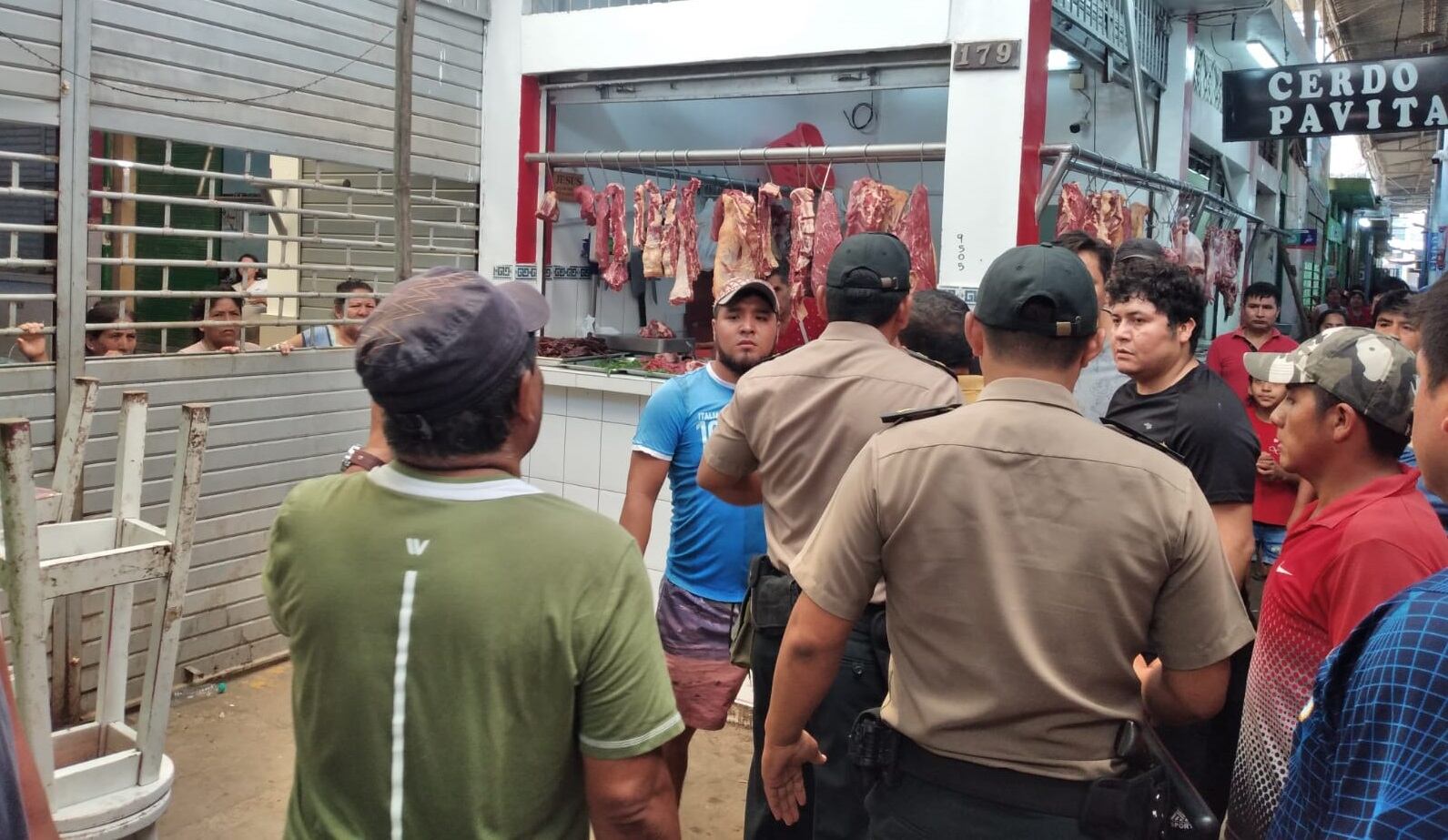 La Policía acudió al mercado tras la denuncia.