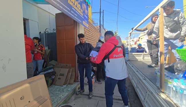 Ciudadanos venezolanos en Arequipa se reunen para enviar ayuda tras terremoto en Venezuela. (Foto: Yunsu Pariapaza/@photo.gec)