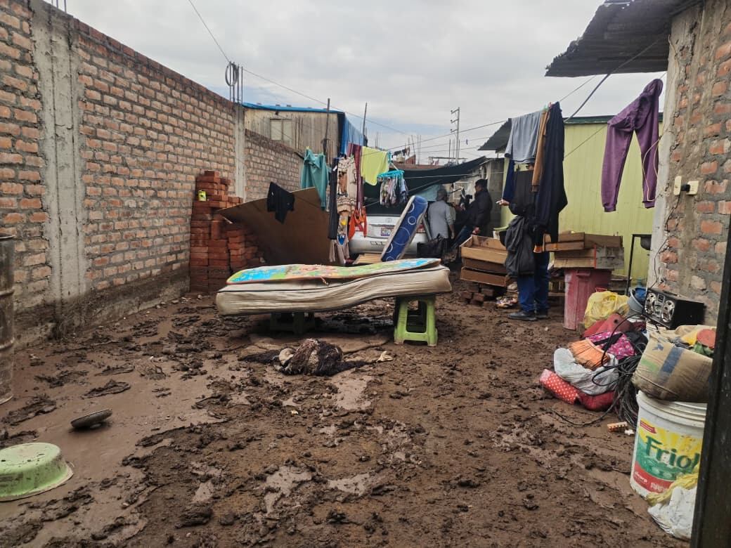 Vecinos de Characato piden apoyo. Foto: Melanie Pariapaza.