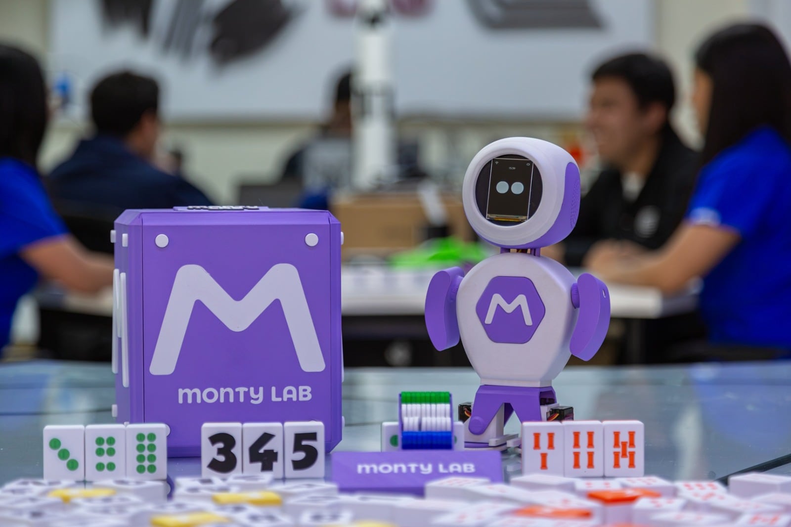 Huancayo: Conoce a Monty, el robot diseñado para ayuda a los niños con las matemáticas