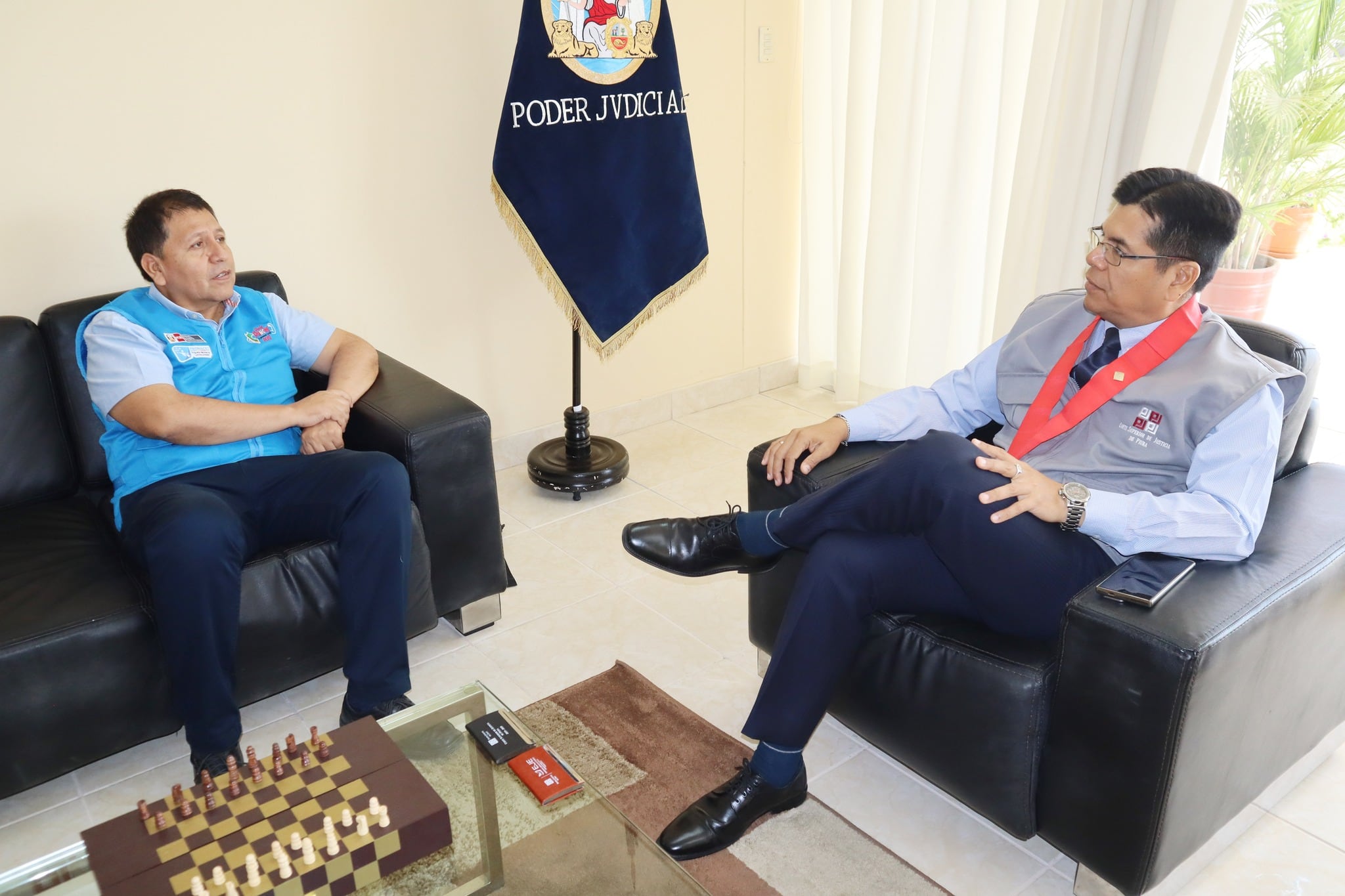 Reunión entre el presidente del Poder Judicial y el jefe del Servicio de Orientación al Adolescente Piura (SOA), Juan Carlos Caballero Castillo.