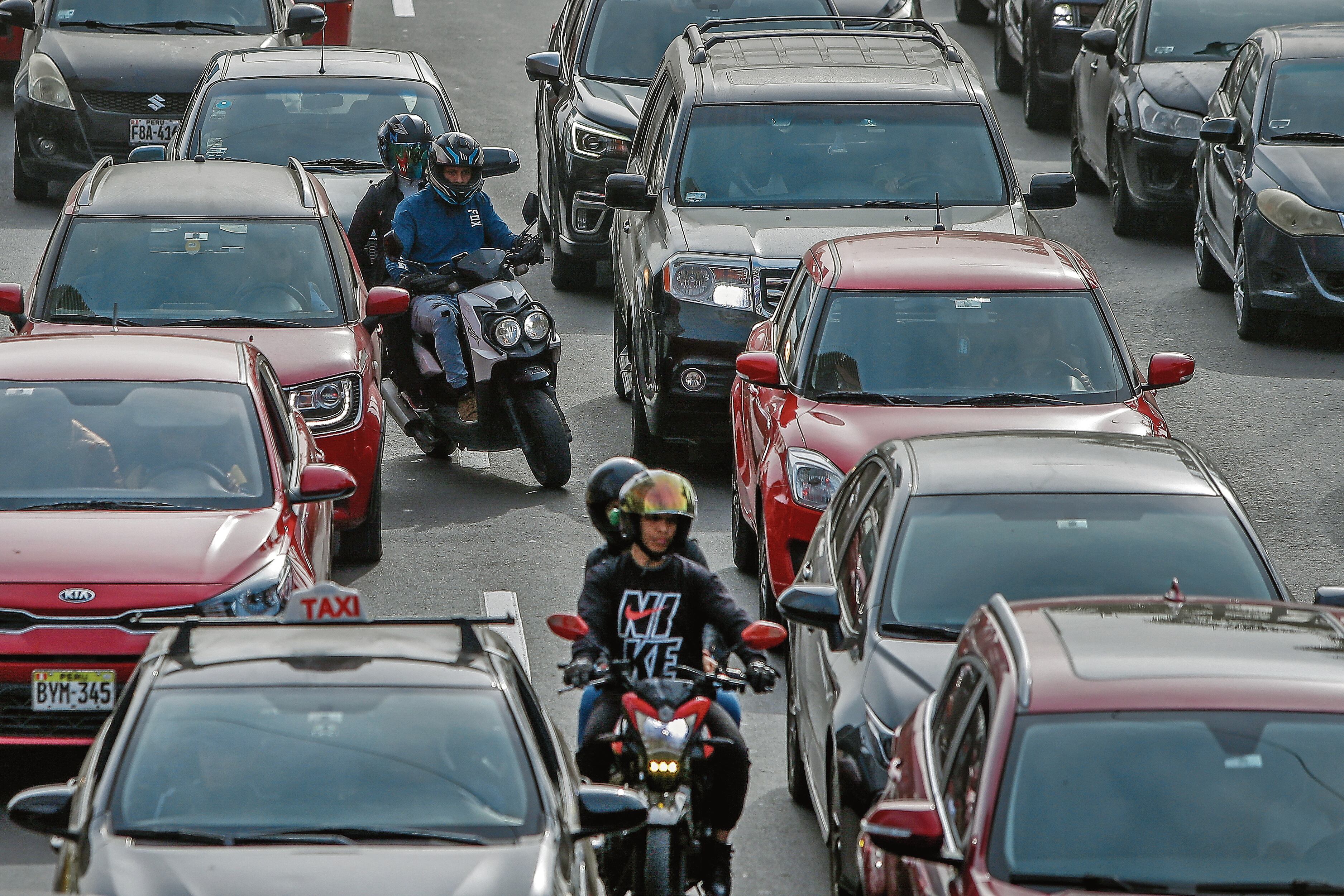 Desde hoy aplican multas por llevar a dos personas en una motocicleta en Lima