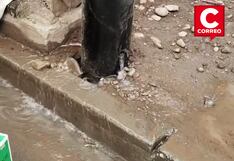 Huancayo: Instalación inadecuada de poste de empresa telefónica genera fuga de agua