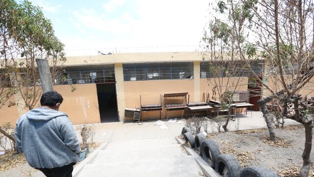Padres de familia rechazan las clases semipresenciales hasta que arreglen colegio en Arequipa