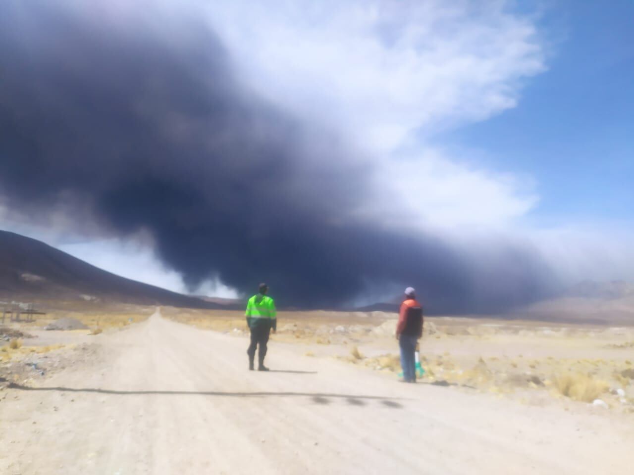 Cenizas del volcán Ubinas en cielo arequipeño. Foto: Cortesía