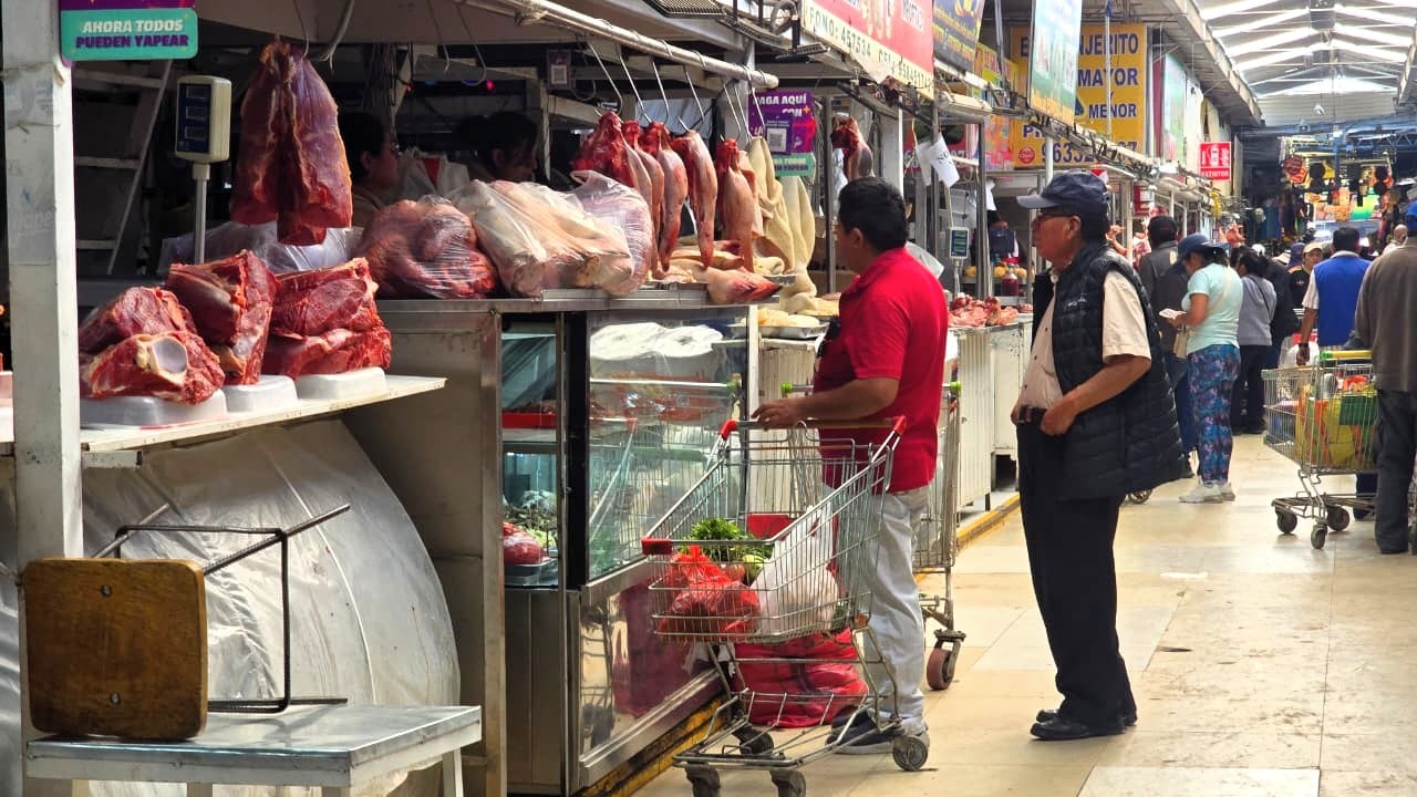 Precio de los productos de primera necesidad en el mercado Metropolitano de Arequipa. (Foto: Yunsu Pariapaza/@photo.gec)