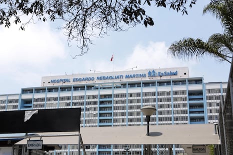 Emergencias hospitalarias en Lima y Callao operan sin medicinas ni equipos clave, alerta la Contraloría